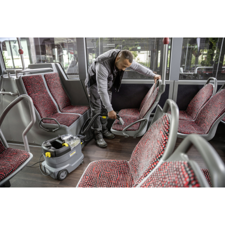 Čistič čalounění KÄRCHER Puzzi 8/1 C s ruční hubicí - model 2022 1.100-240.0
